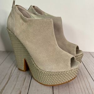 Ecote Gray Suede Peep Toe Macrame Platform Heels 8